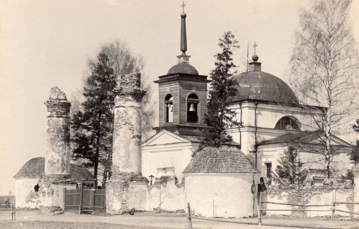 7. Струнь. Кресто-Воздвиженский храм.jpg